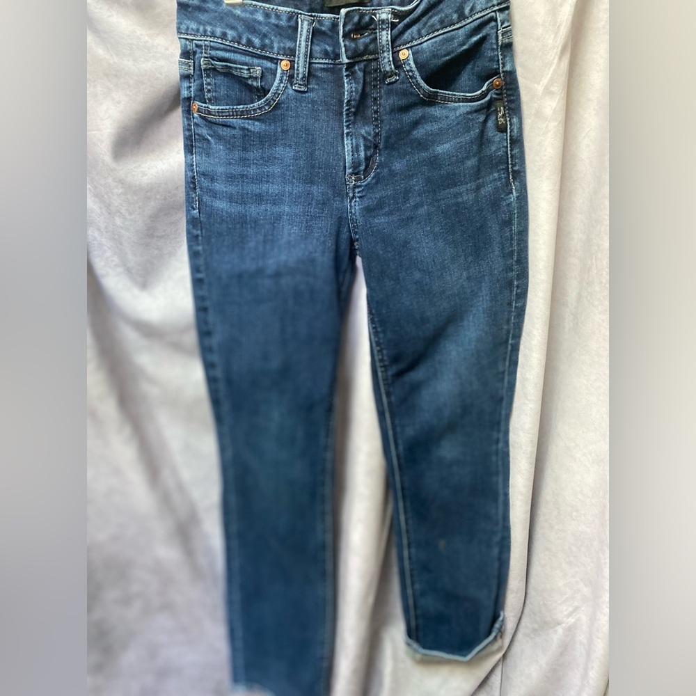 Silver Brand Denim. Suki Capri.  size 24